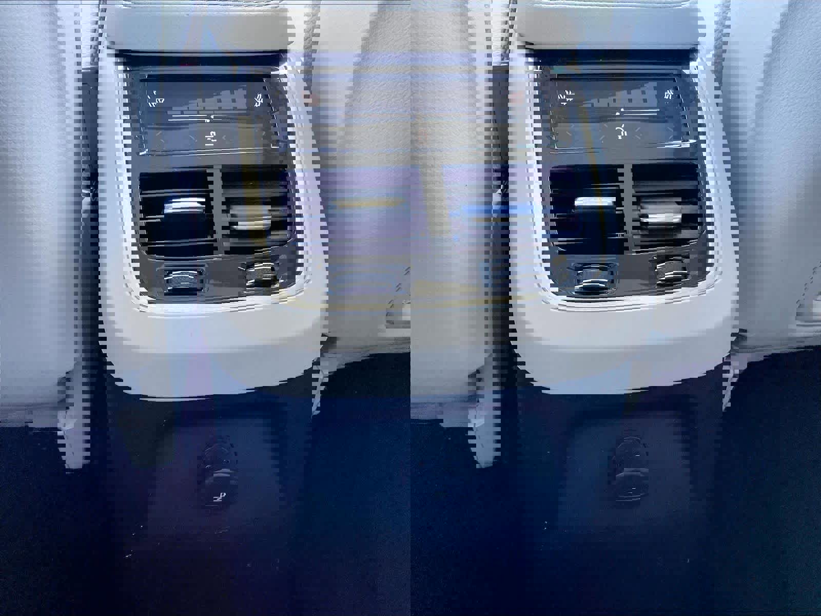 Used 2023 Volvo XC90 T8 Plus w/ Protection Package Premier image 37