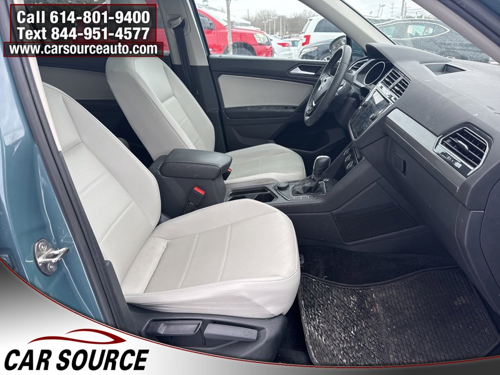 Used 2021 Volkswagen Tiguan SE w/ Panoramic Sunroof Package image 17