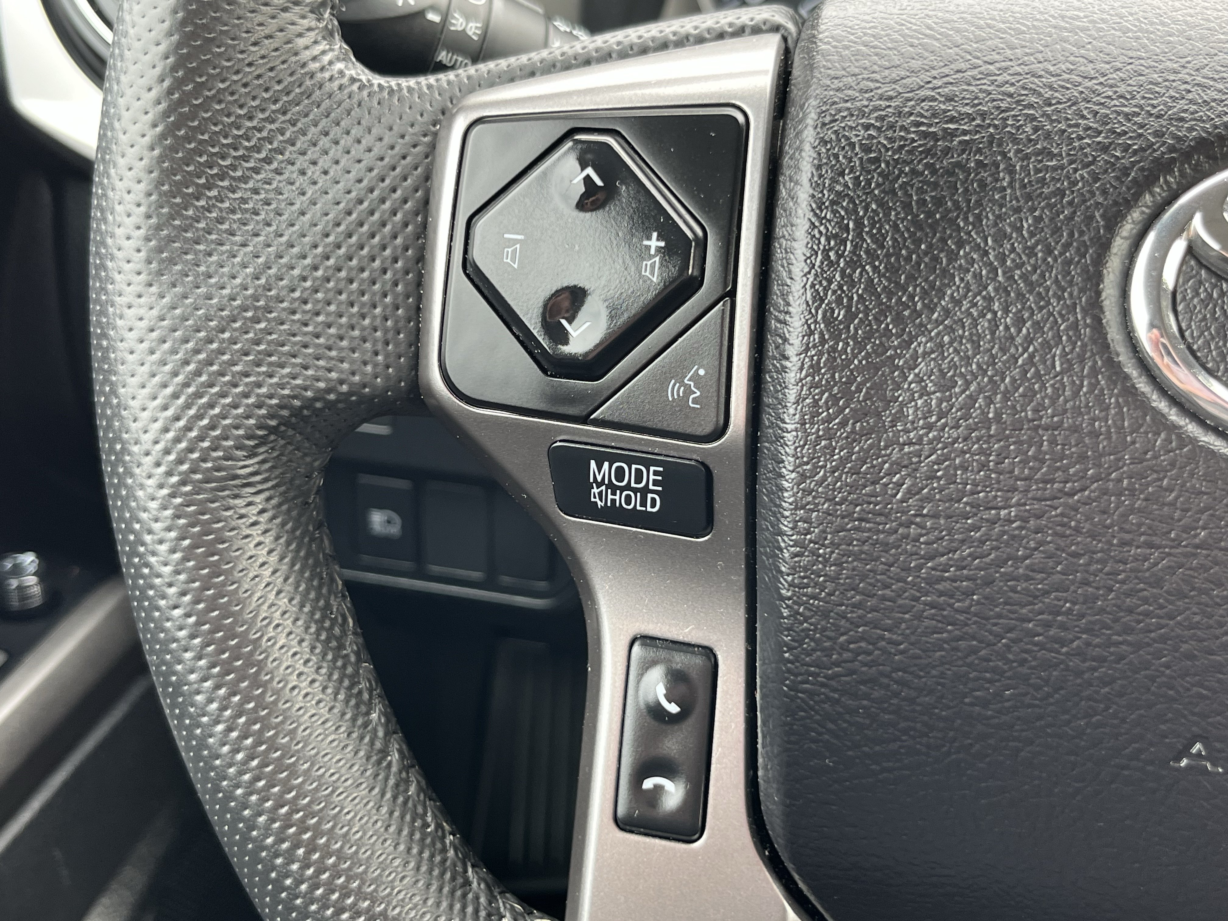 Used 2022 Toyota Tacoma SR5 AWD/4WD image 23