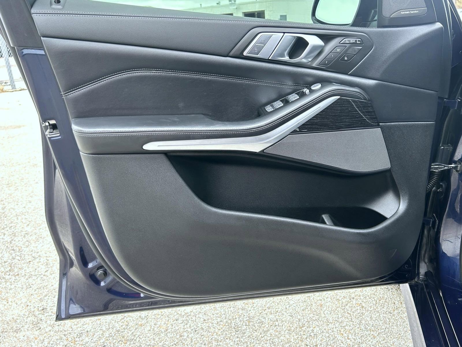 Used 2020 BMW X7 xDrive40i w/ M Sport Package image 9