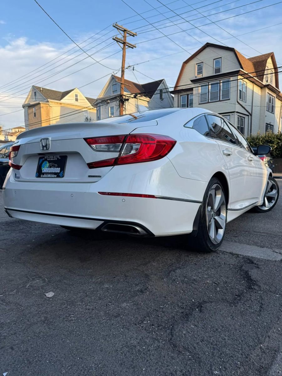 Used 2018 Honda Accord Touring image 6