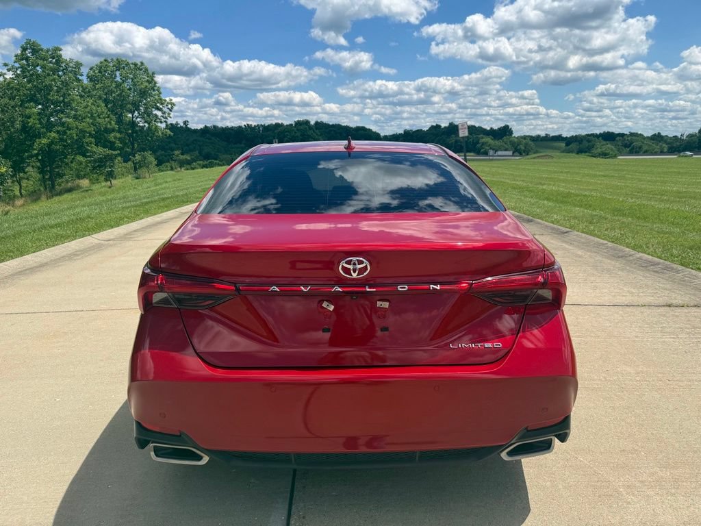 Used 2022 Toyota Avalon Limited w/ Advanced Safety Package FWD image 4