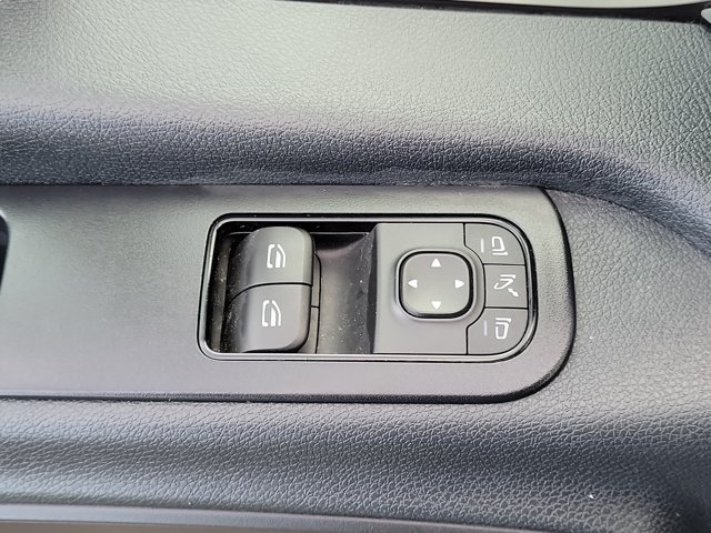 Used 2025 Mercedes-Benz Sprinter 2500 image 16