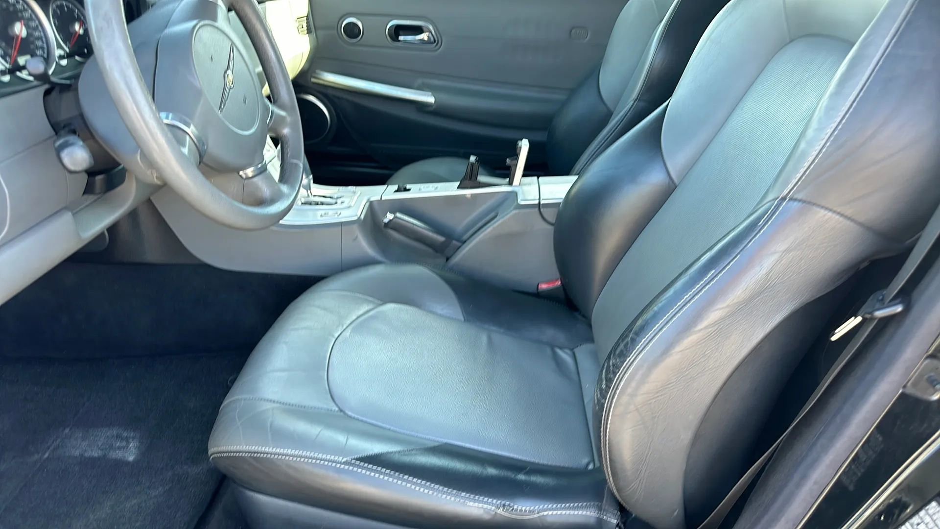 Used 2005 Chrysler Crossfire Limited image 38