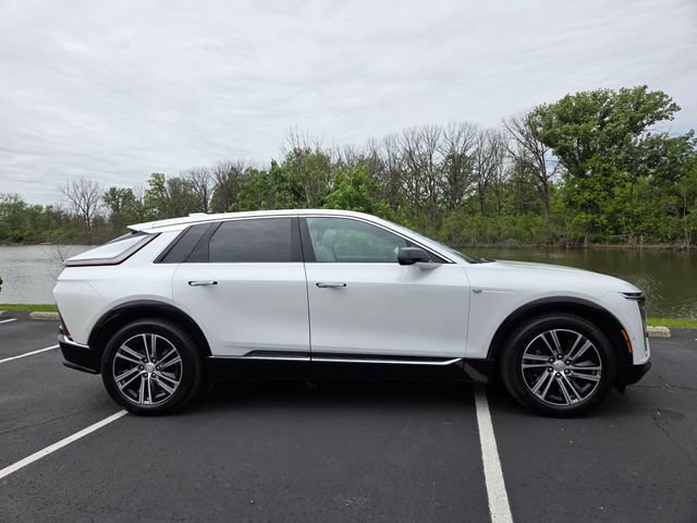 Used 2024 Cadillac Lyriq Luxury AWD/4WD image 5
