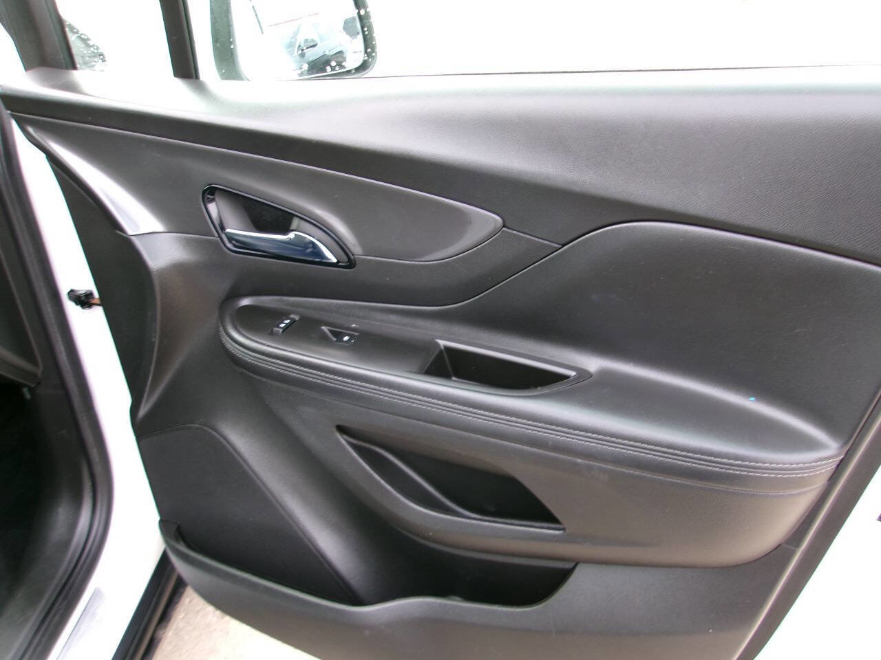 Used 2017 Buick Encore Preferred image 36