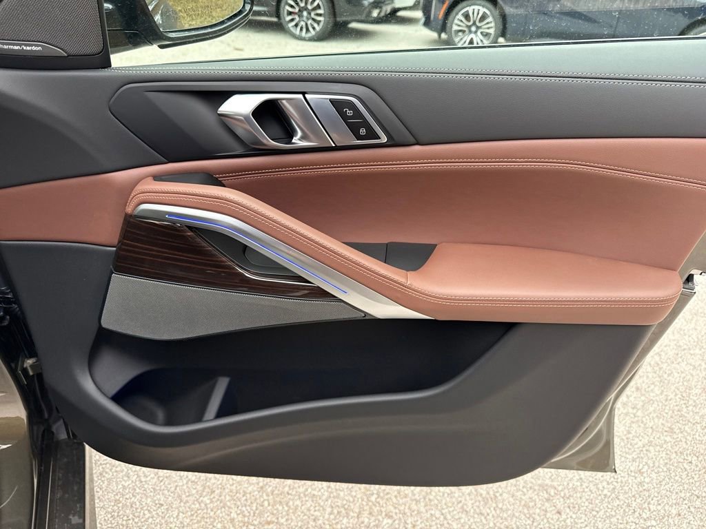 New 2026 BMW X6 xDrive40i w/ Climate Comfort Package image 29