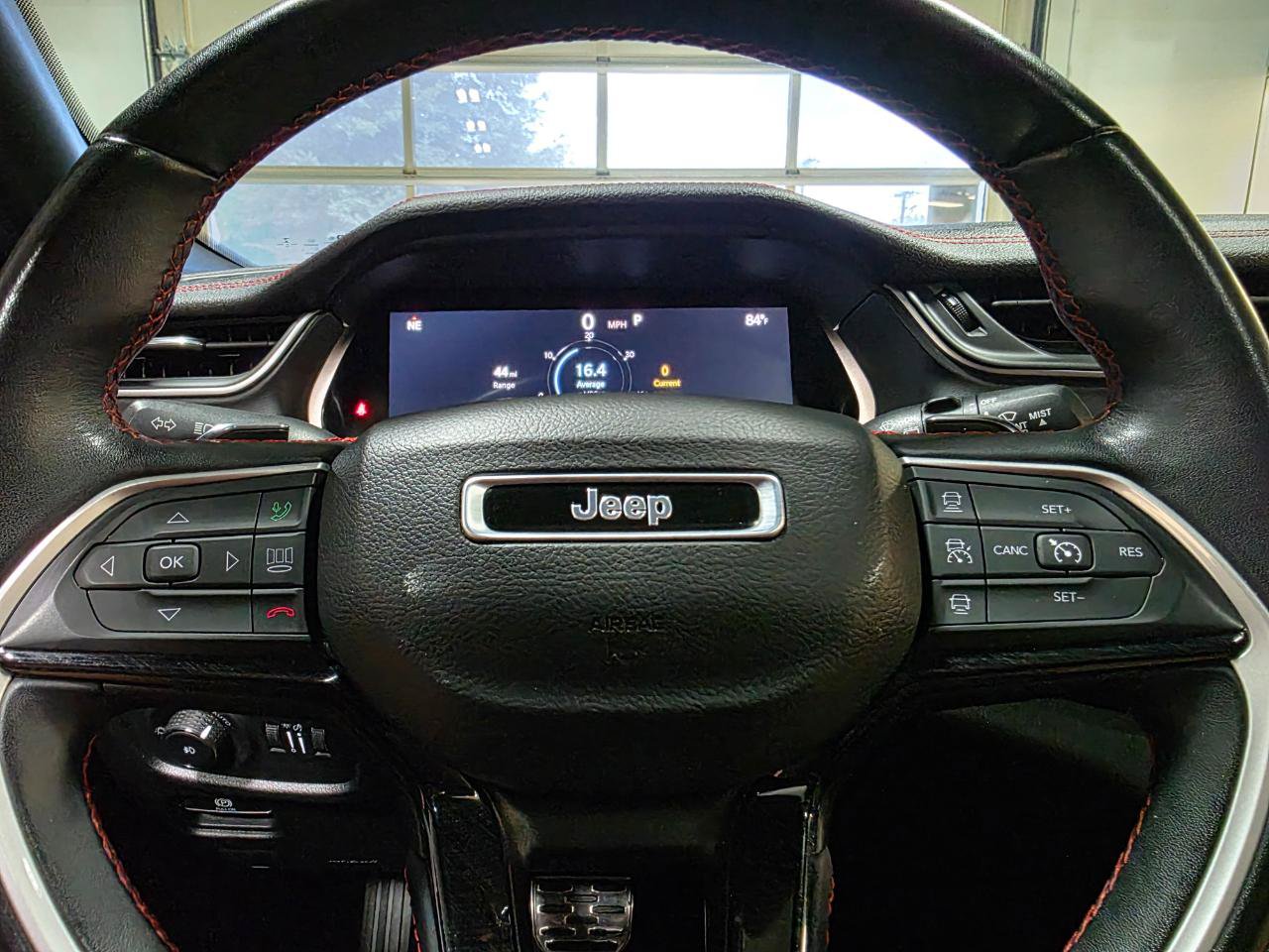 Used 2022 Jeep Grand Cherokee Trailhawk w/ Luxury Tech Group III AWD/4WD image 32