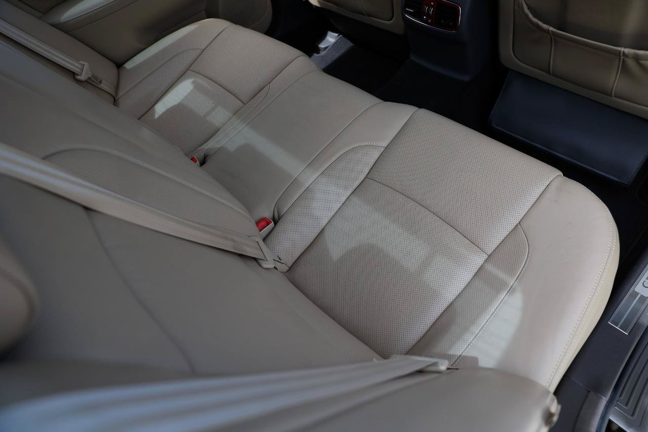 Used 2013 Hyundai Genesis 3.8 w/ Premium Pkg RWD image 12