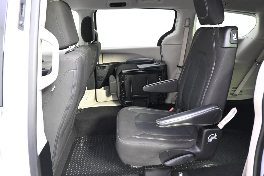 Used 2023 Chrysler Voyager LX FWD image 21