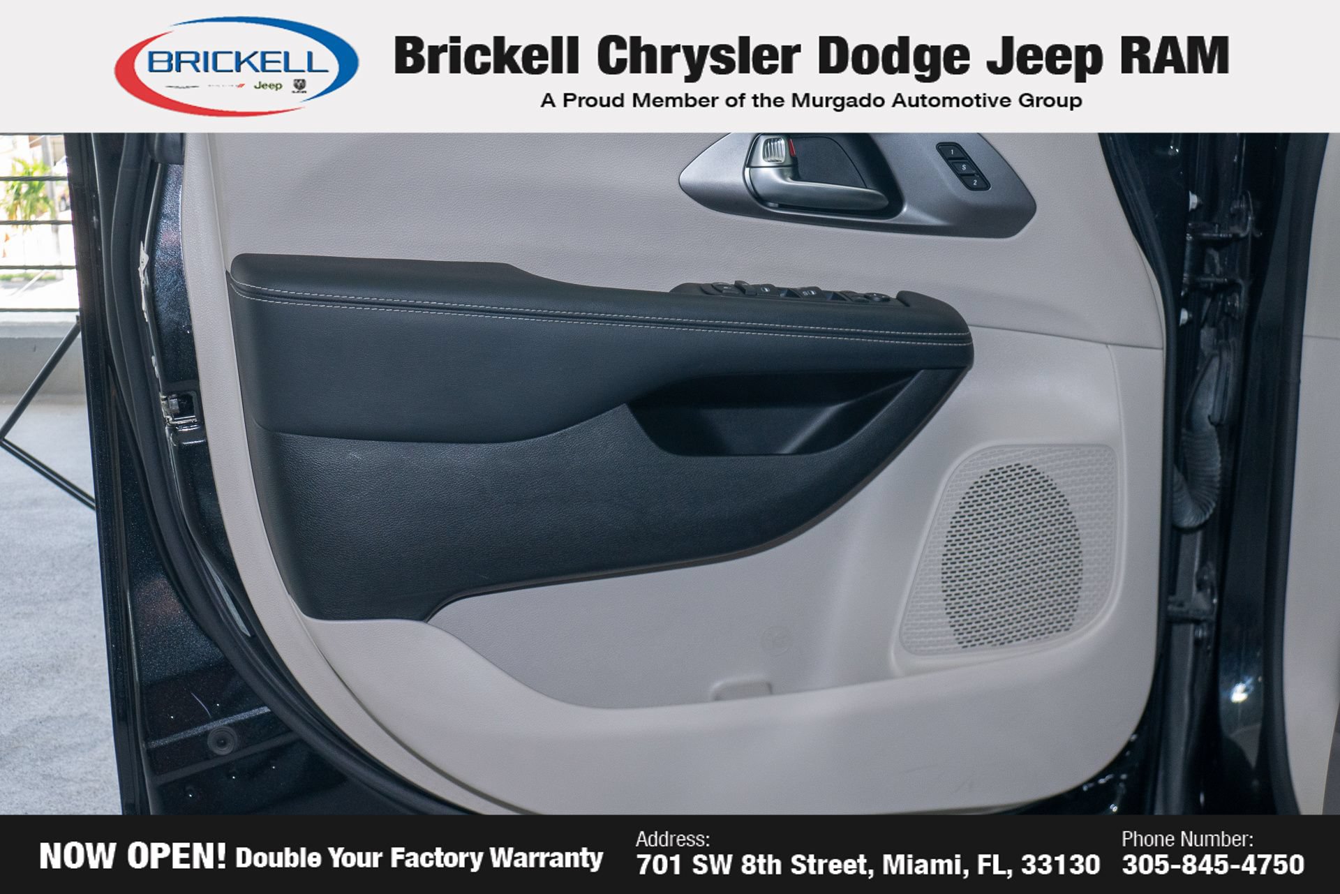 Used 2023 Chrysler Pacifica Touring-L FWD image 10