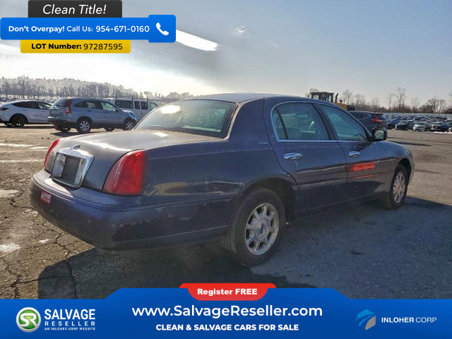 Used 2002 Lincoln Town Car Signature image 4