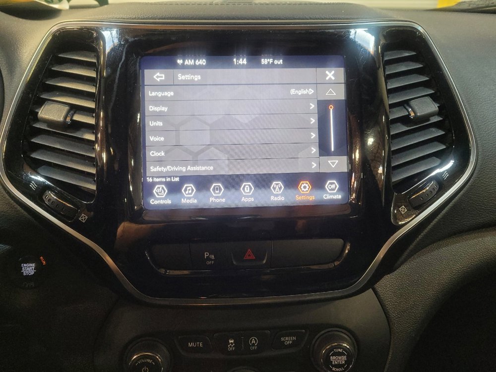 Used 2019 Jeep Cherokee Limited image 25