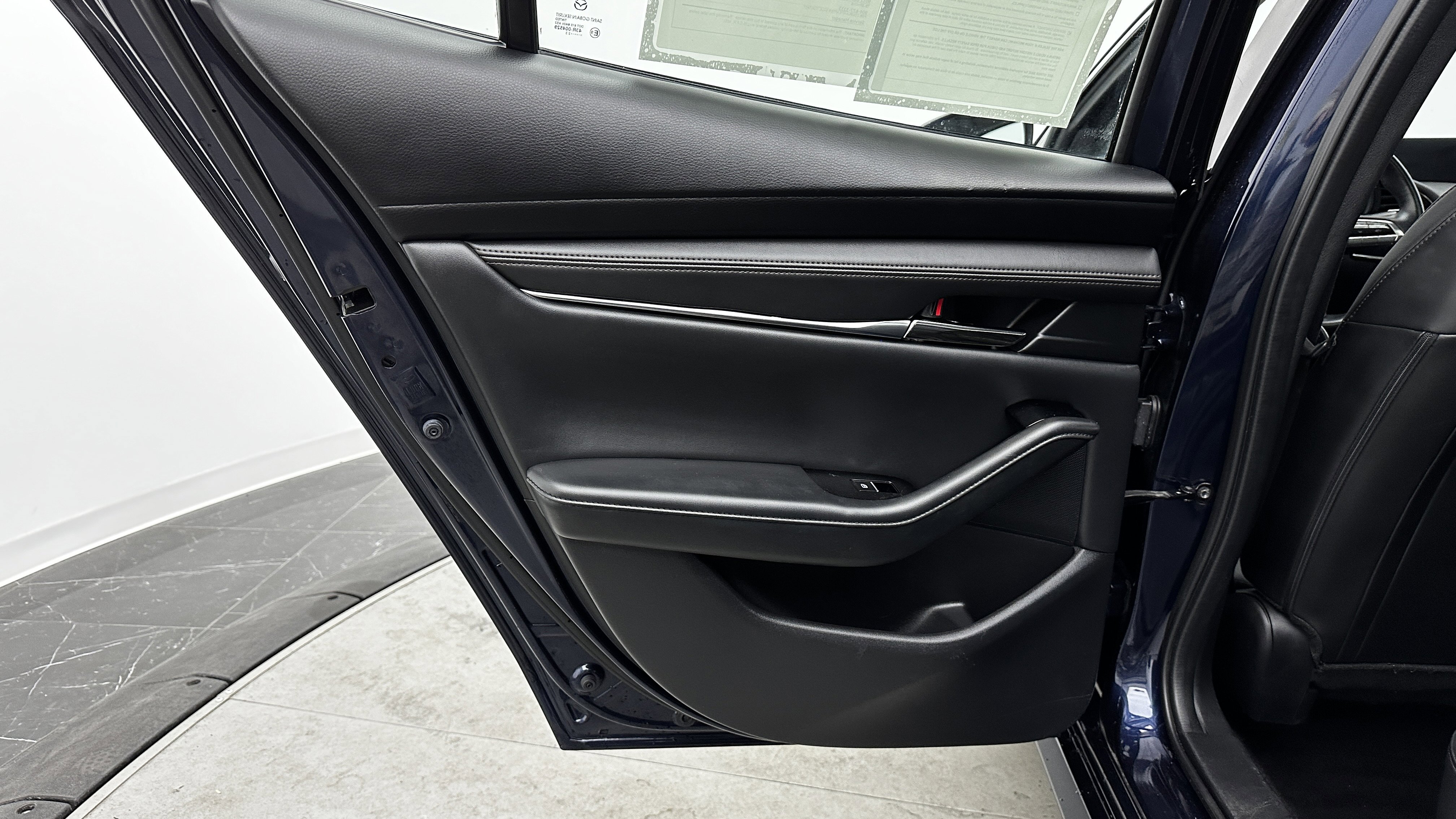 Used 2023 MAZDA MAZDA3 s image 27