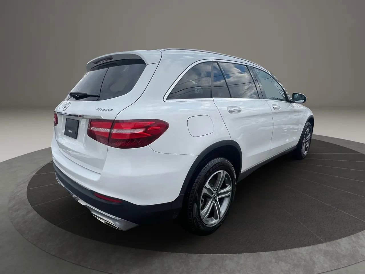 Used 2019 Mercedes-Benz GLC 300 4MATIC w/ Premium Package image 5