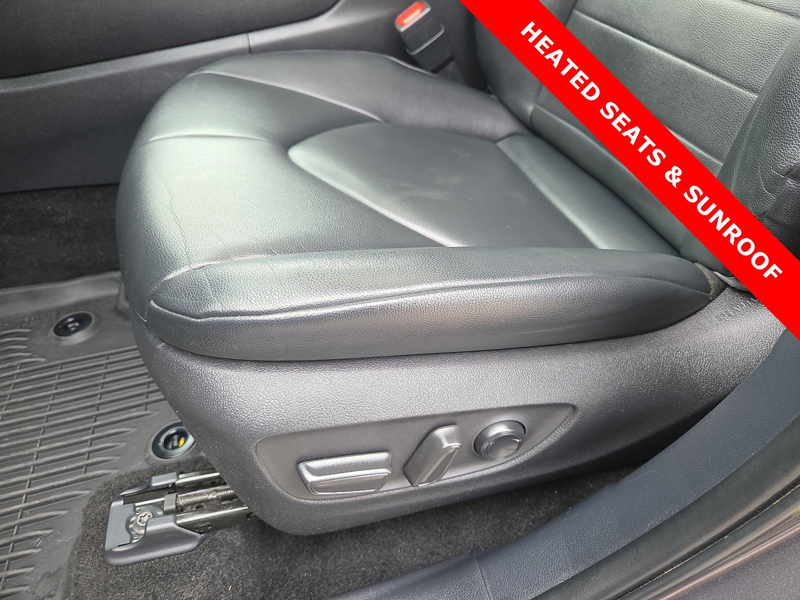 Used 2024 Toyota Highlander XLE FWD image 15