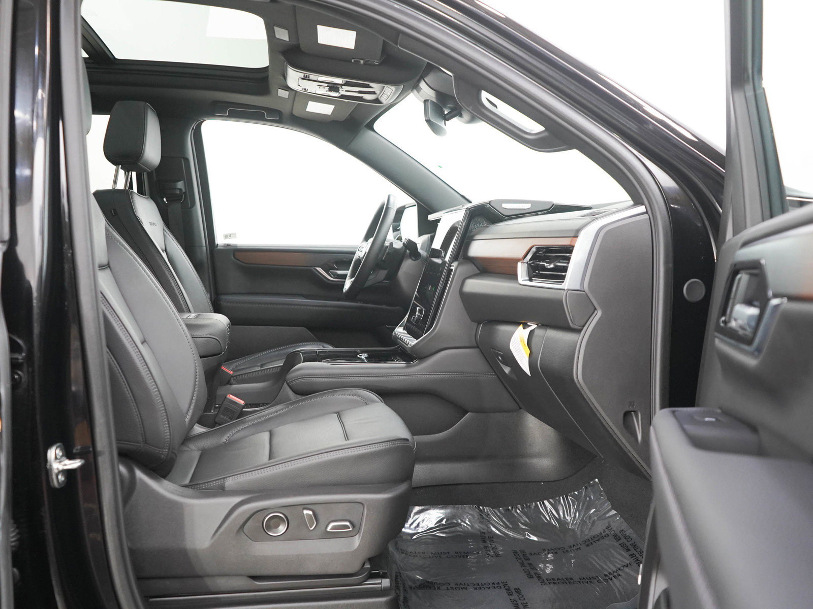 Used 2025 GMC Yukon XL Denali w/ Sun & Power Step Package AWD/4WD image 11