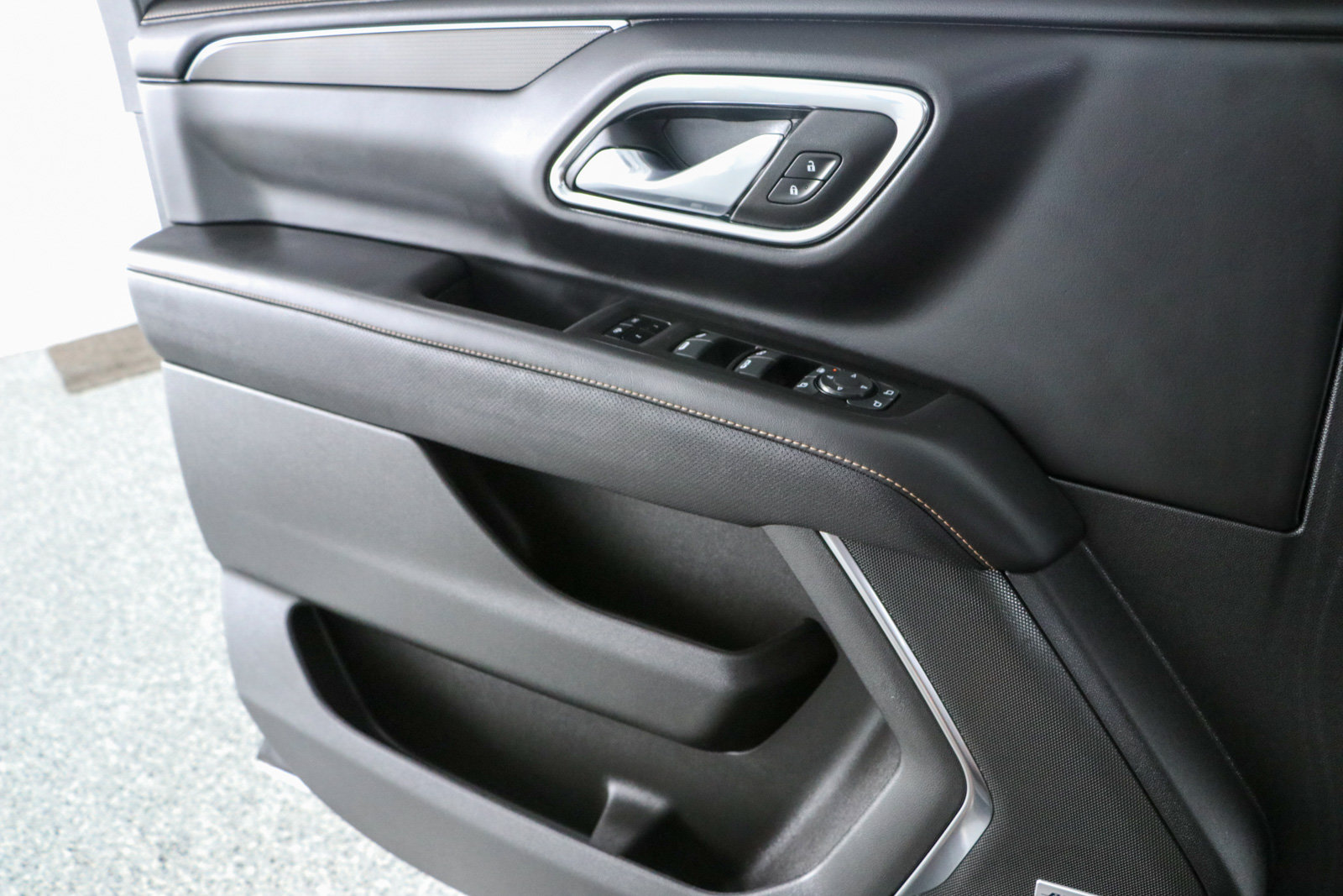 Used 2024 GMC Yukon AT4 AWD/4WD image 25