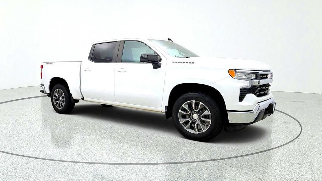 Used 2022 Chevrolet Silverado 1500 LT AWD/4WD image 3