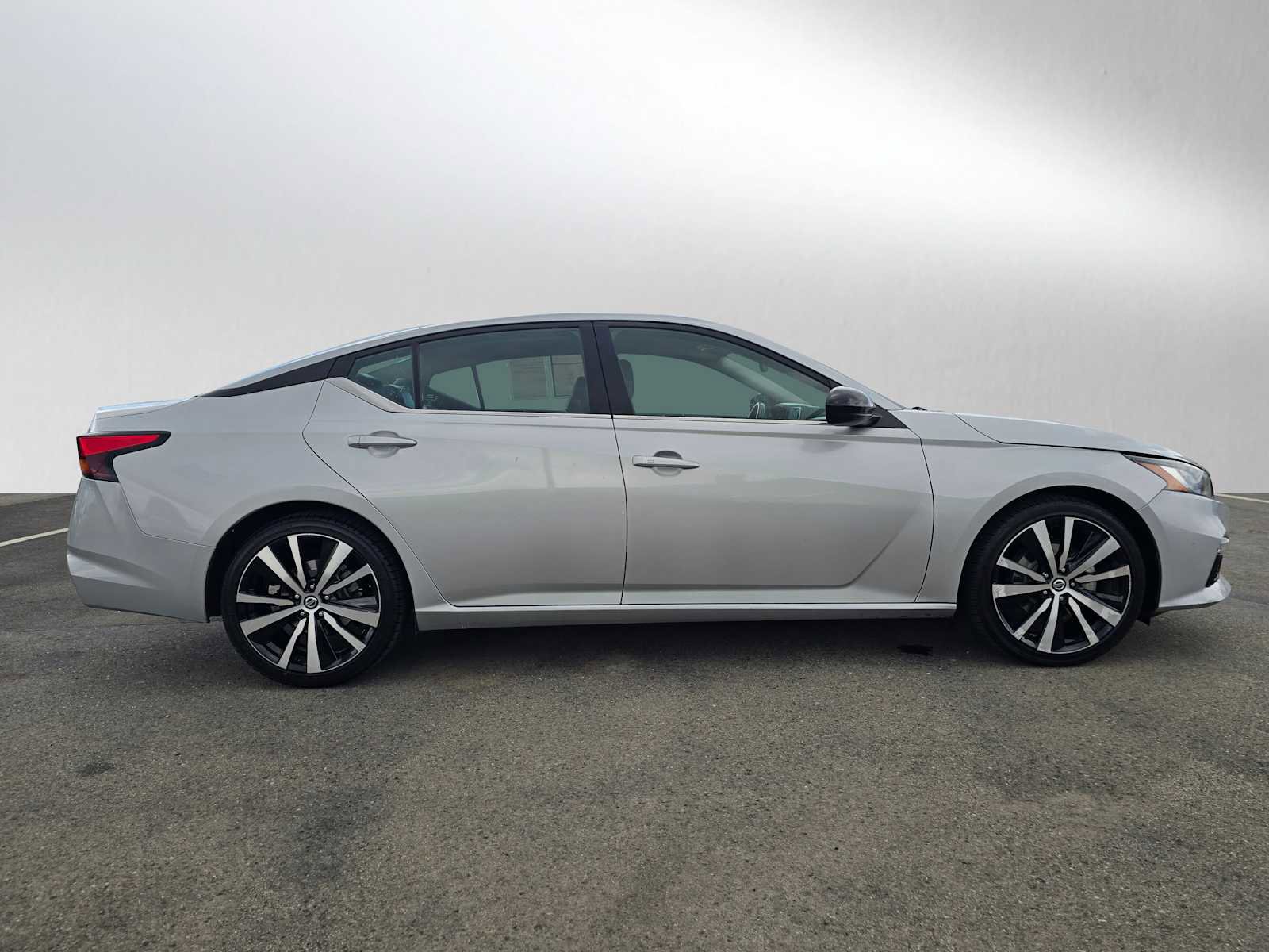 Used 2022 Nissan Altima 2.5 SR image 2