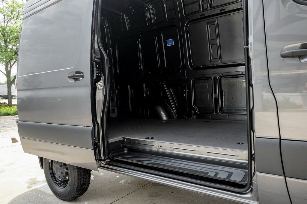 Used 2025 Mercedes-Benz Sprinter 2500 image 11