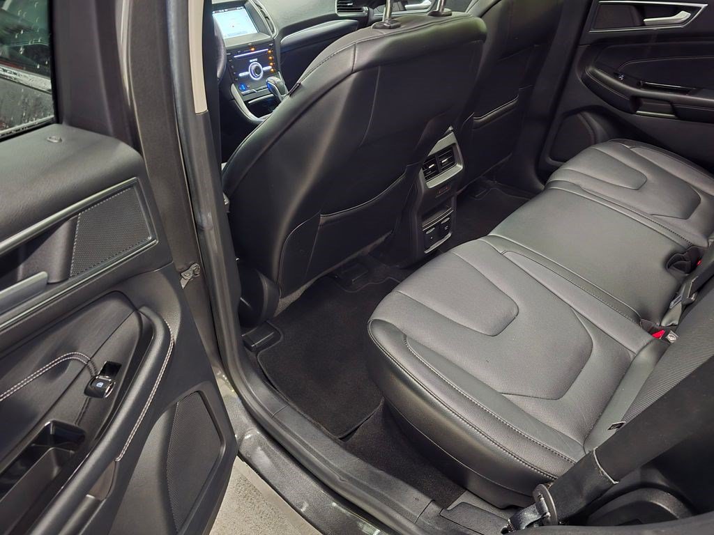 Used 2018 Ford Edge Titanium w/ Equipment Group 302A AWD/4WD image 30