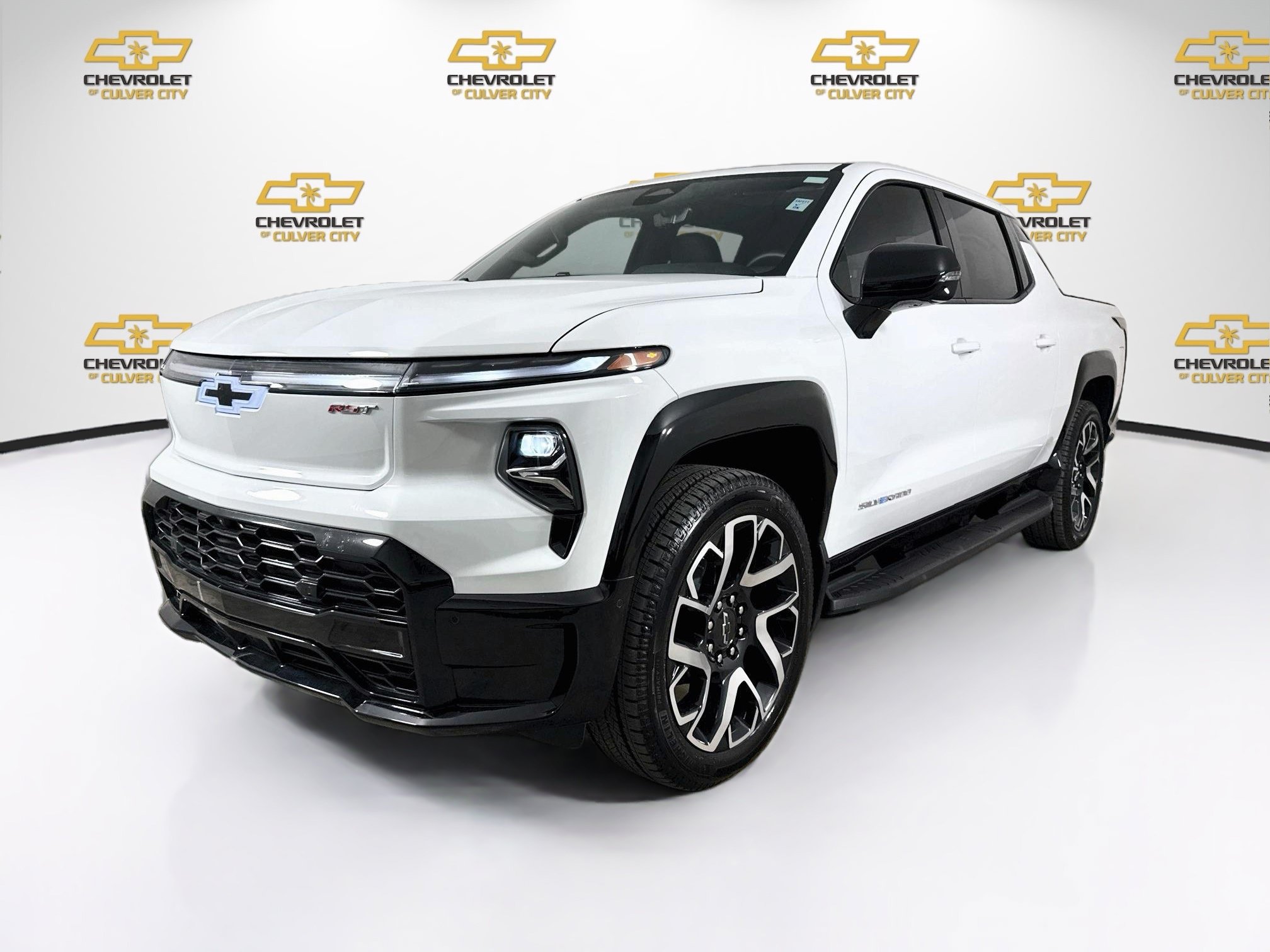 Used 2025 Chevrolet Silverado EV RST AWD/4WD image 3