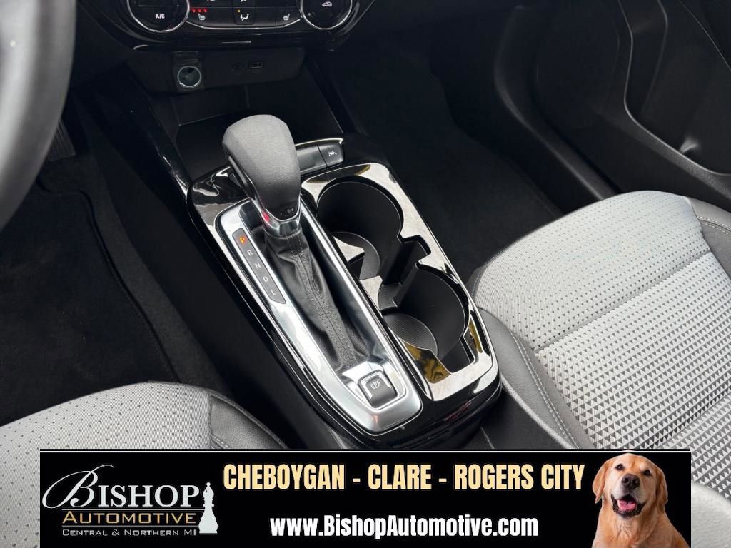 Used 2025 Chevrolet Trax LT w/ LT Convenience Package FWD image 27