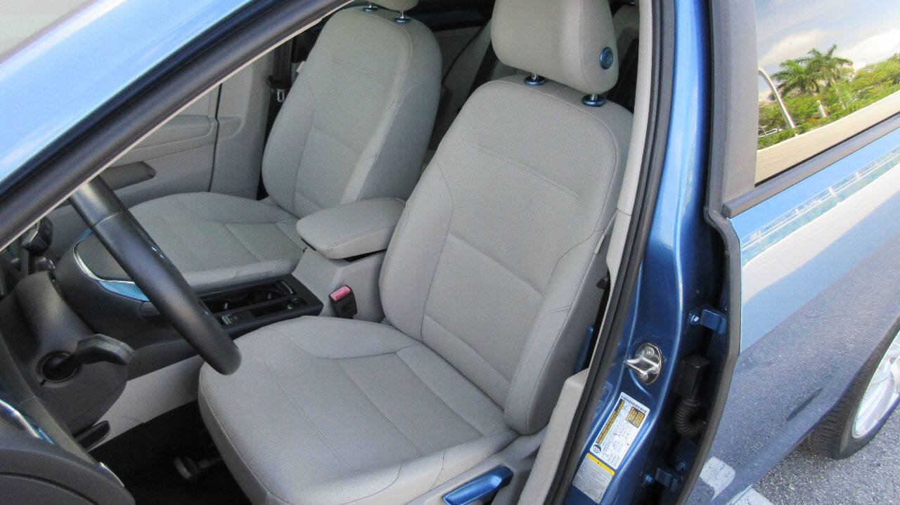 Used 2015 Volkswagen e-Golf SEL Premium FWD image 12