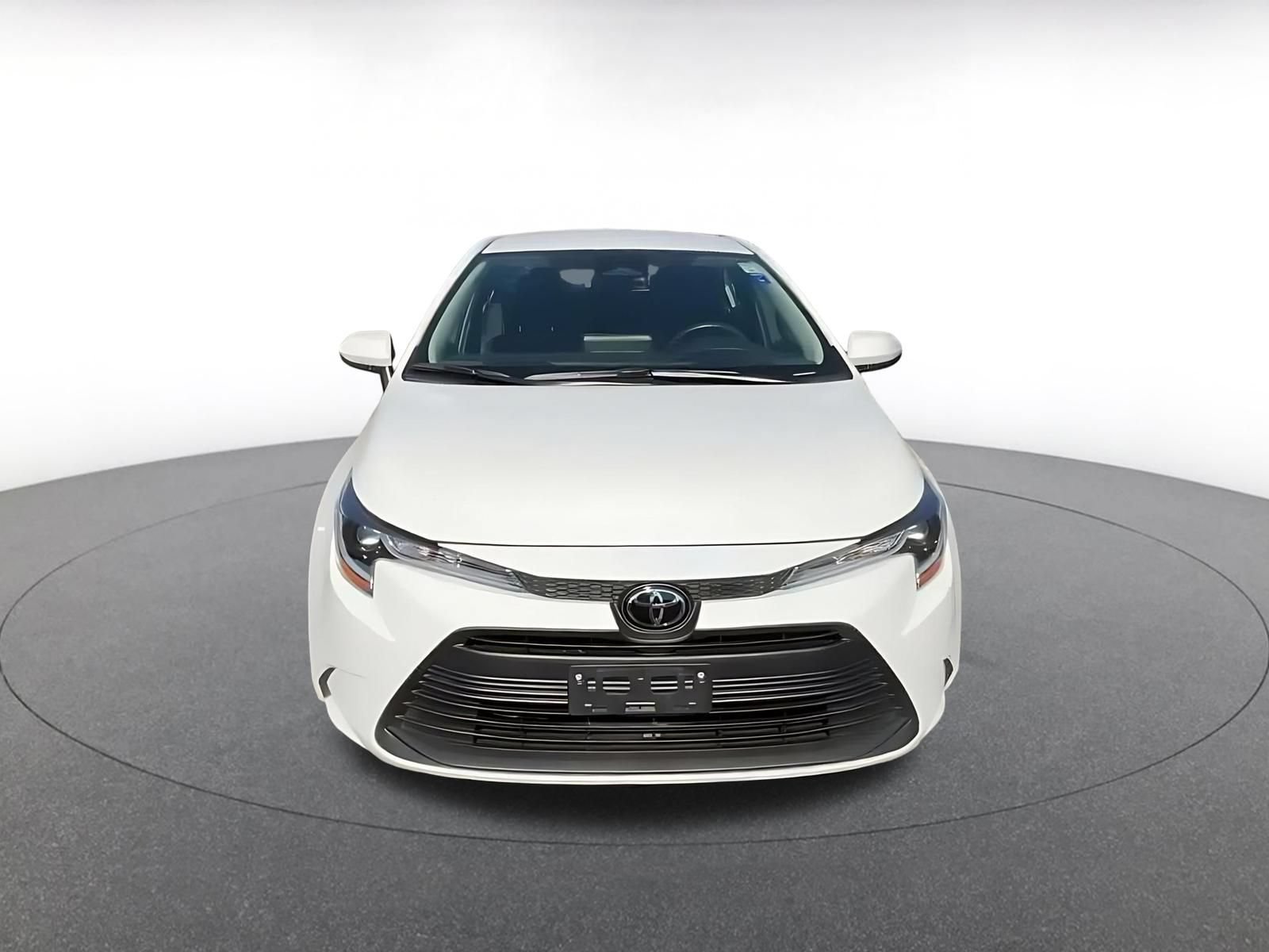 Used 2025 Toyota Corolla LE FWD image 4