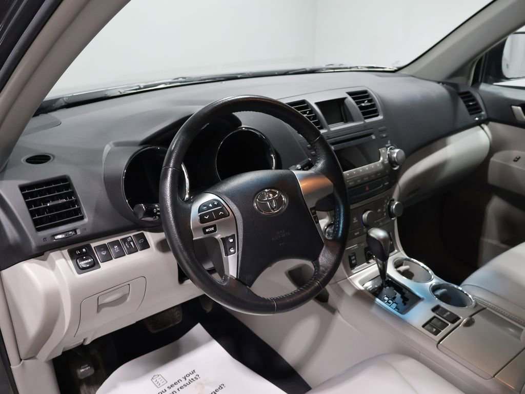 Used 2012 Toyota Highlander 4WD image 16
