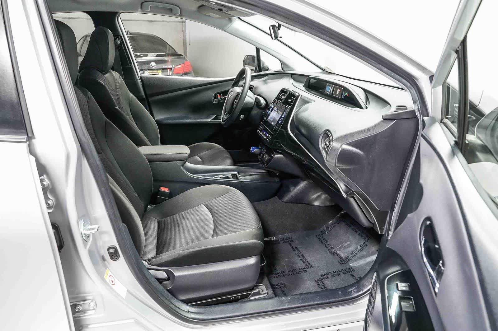 Certified 2019 Toyota Prius L Eco FWD image 17
