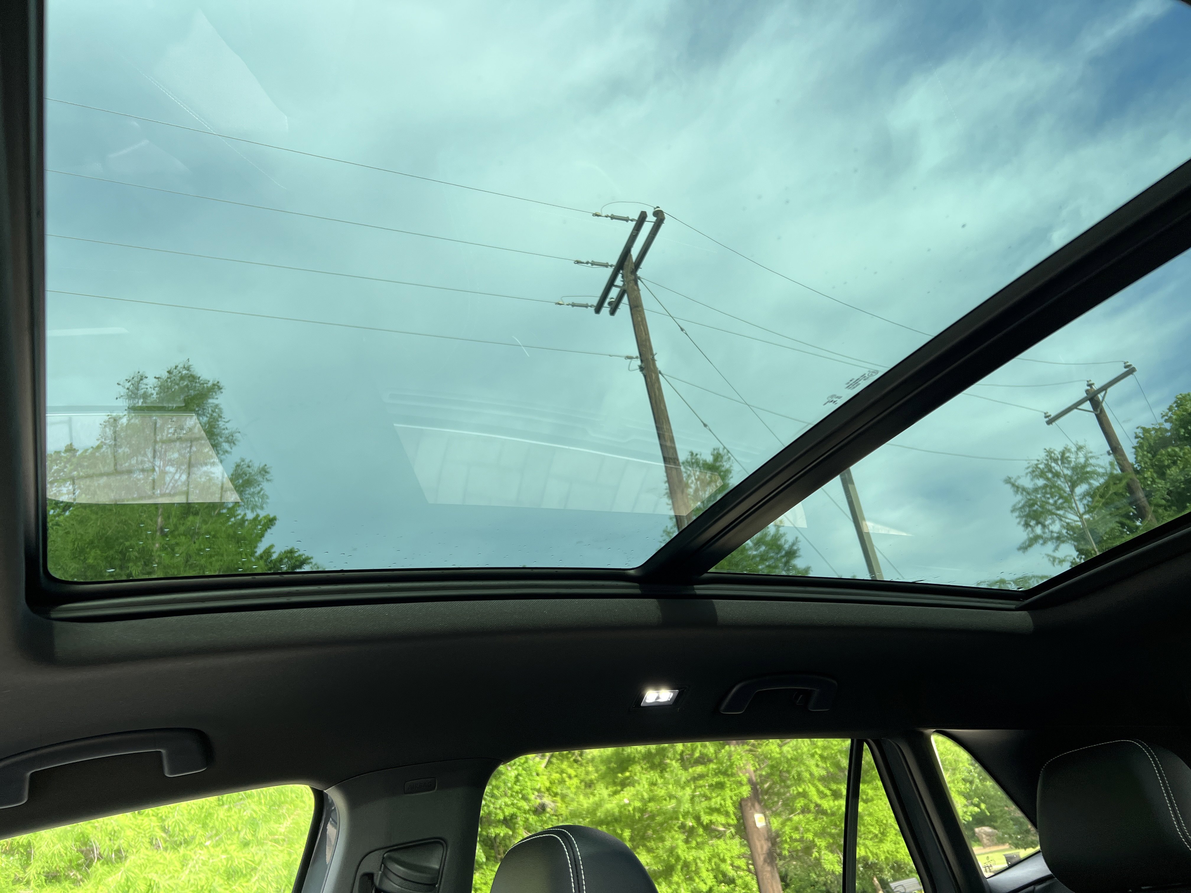 Certified 2025 Volkswagen Atlas Cross Sport SE w/ Panoramic Sunroof Package FWD image 26