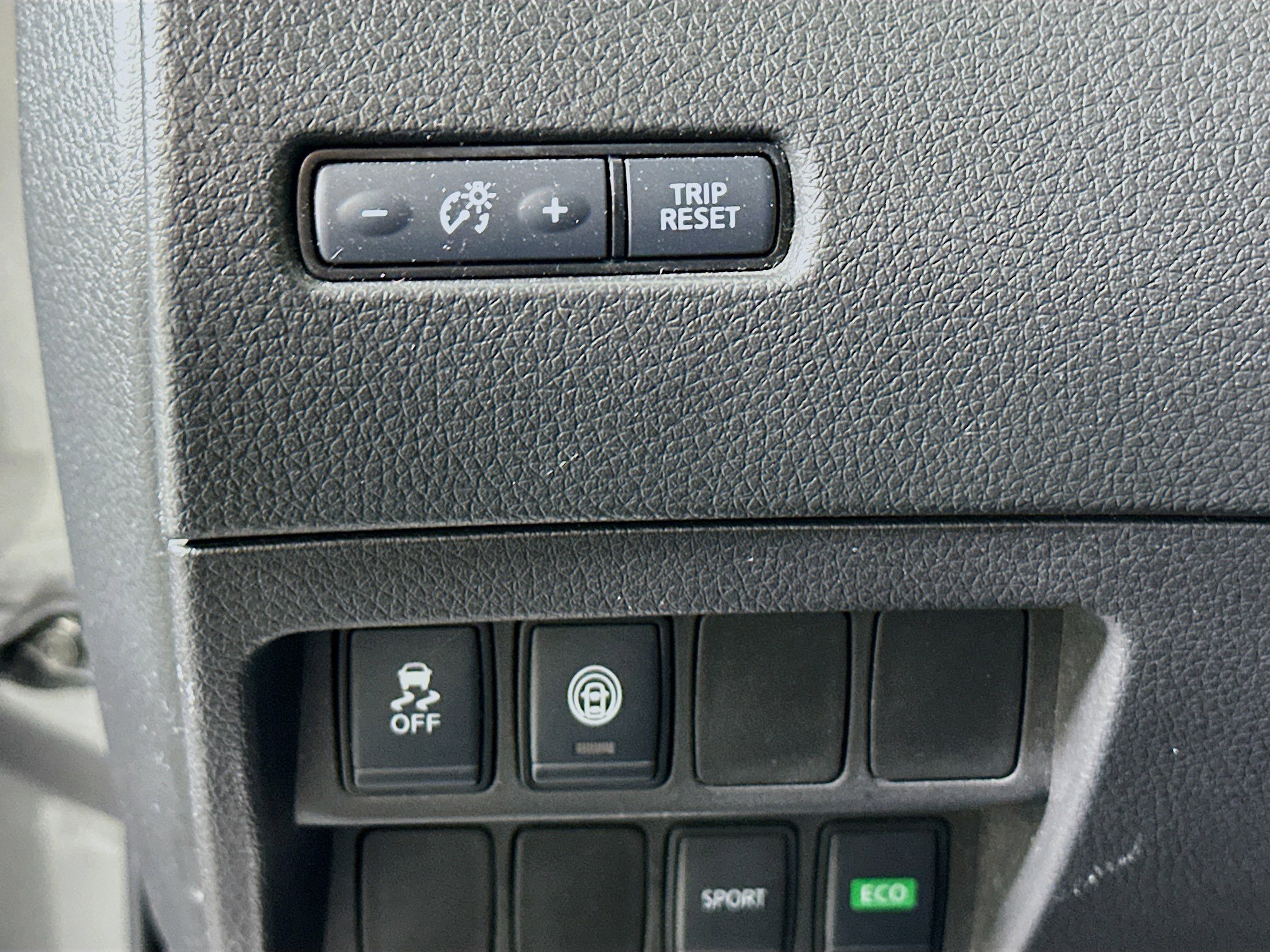 Used 2020 Nissan Rogue Sport S image 16