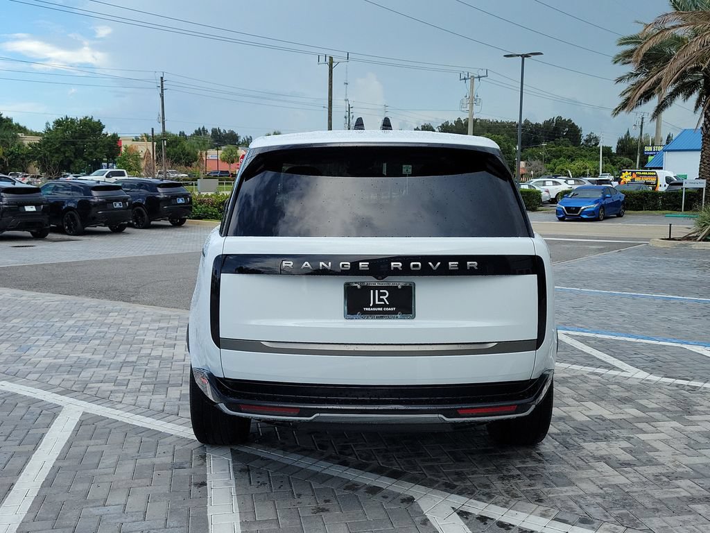 Used 2025 Land Rover Range Rover SE AWD/4WD image 4