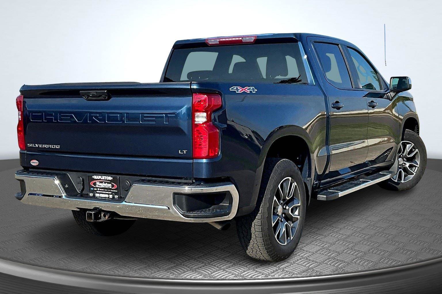 Used 2023 Chevrolet Silverado 1500 LT image 2