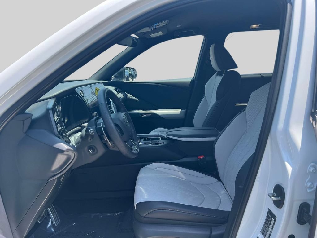 Used 2026 Lexus TX 500h AWD w/ Technology Package image 11