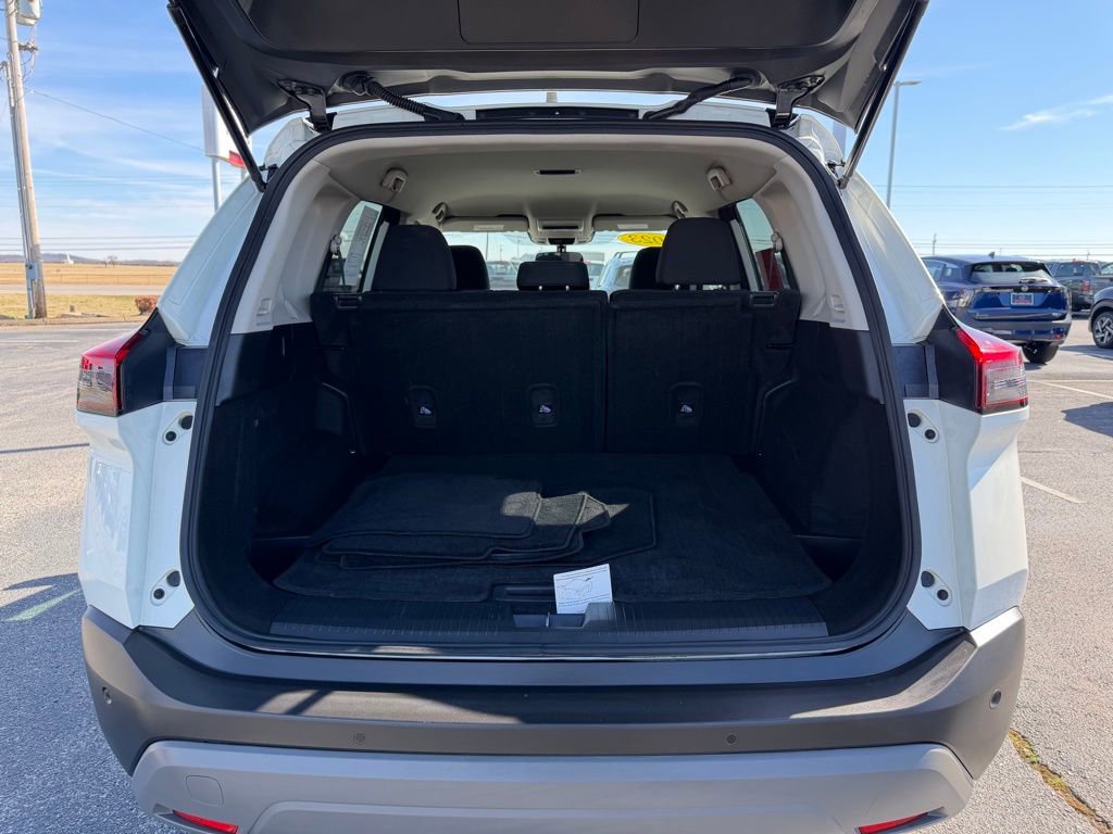 Used 2023 Nissan Rogue S image 35