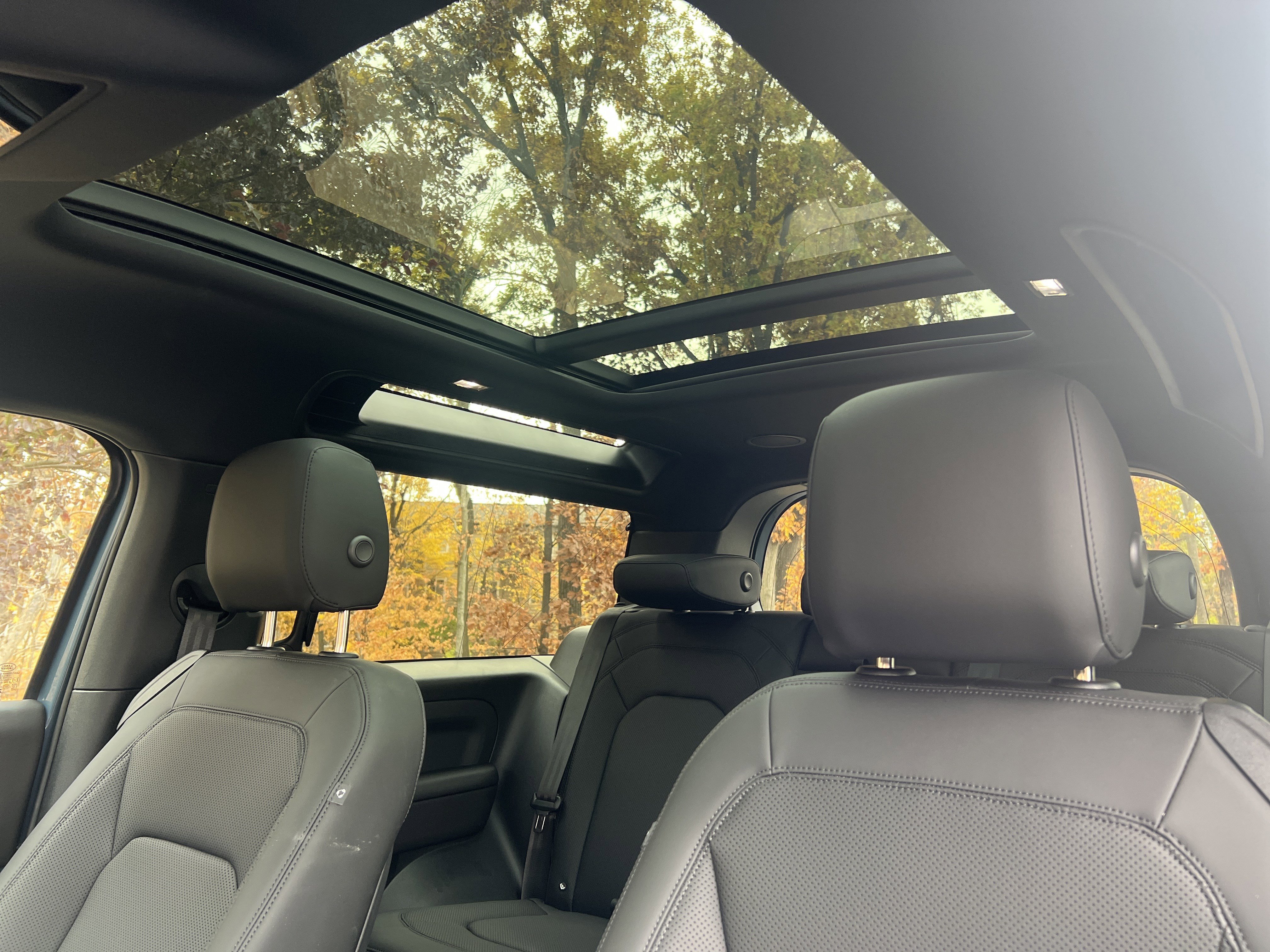 Used 2025 Land Rover Defender 90 X-Dynamic SE image 26