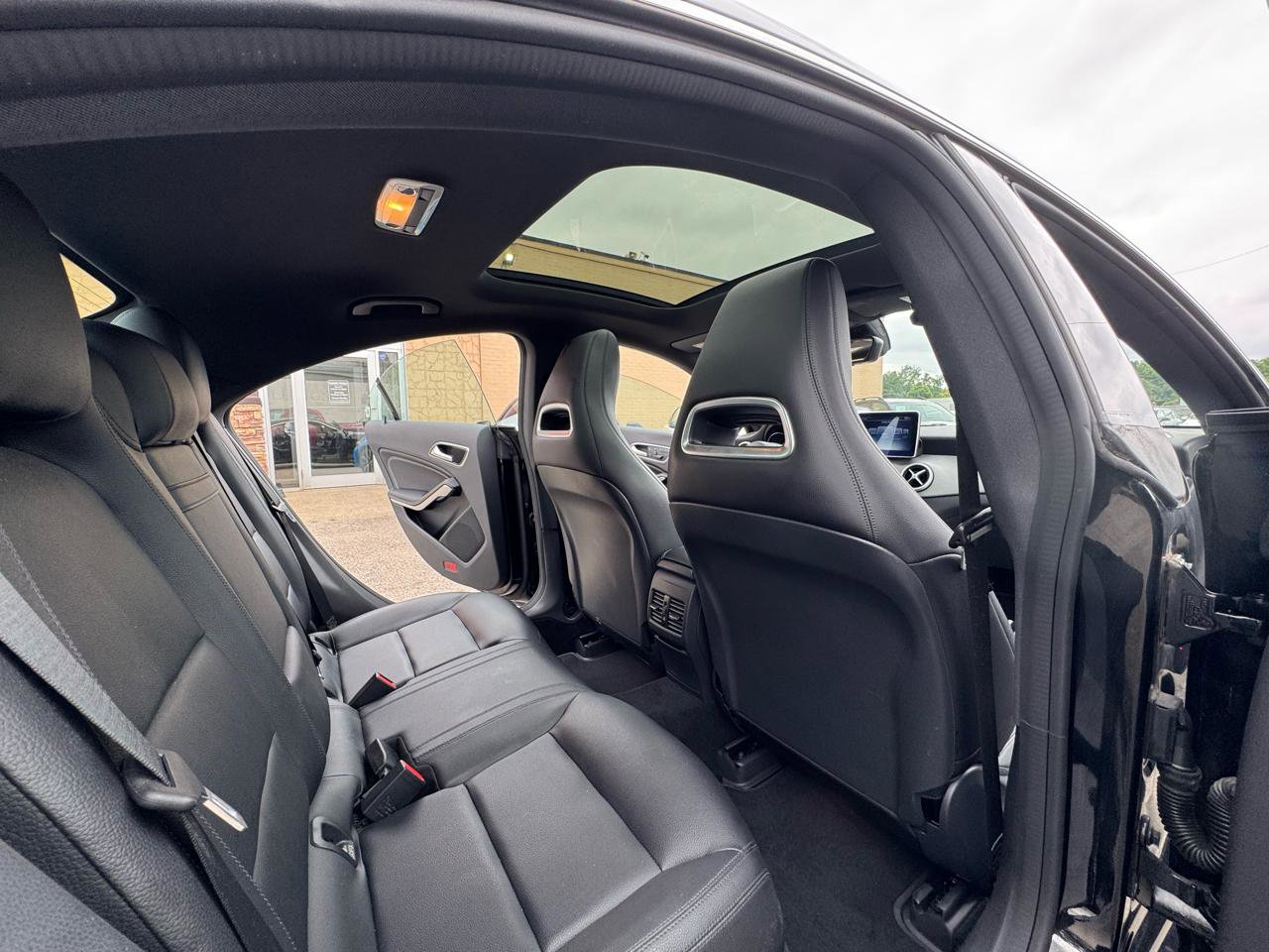 Used 2015 Mercedes-Benz CLA 250 4MATIC image 22