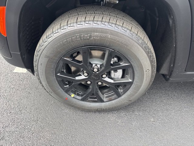 New 2025 Jeep Grand Cherokee Altitude image 15