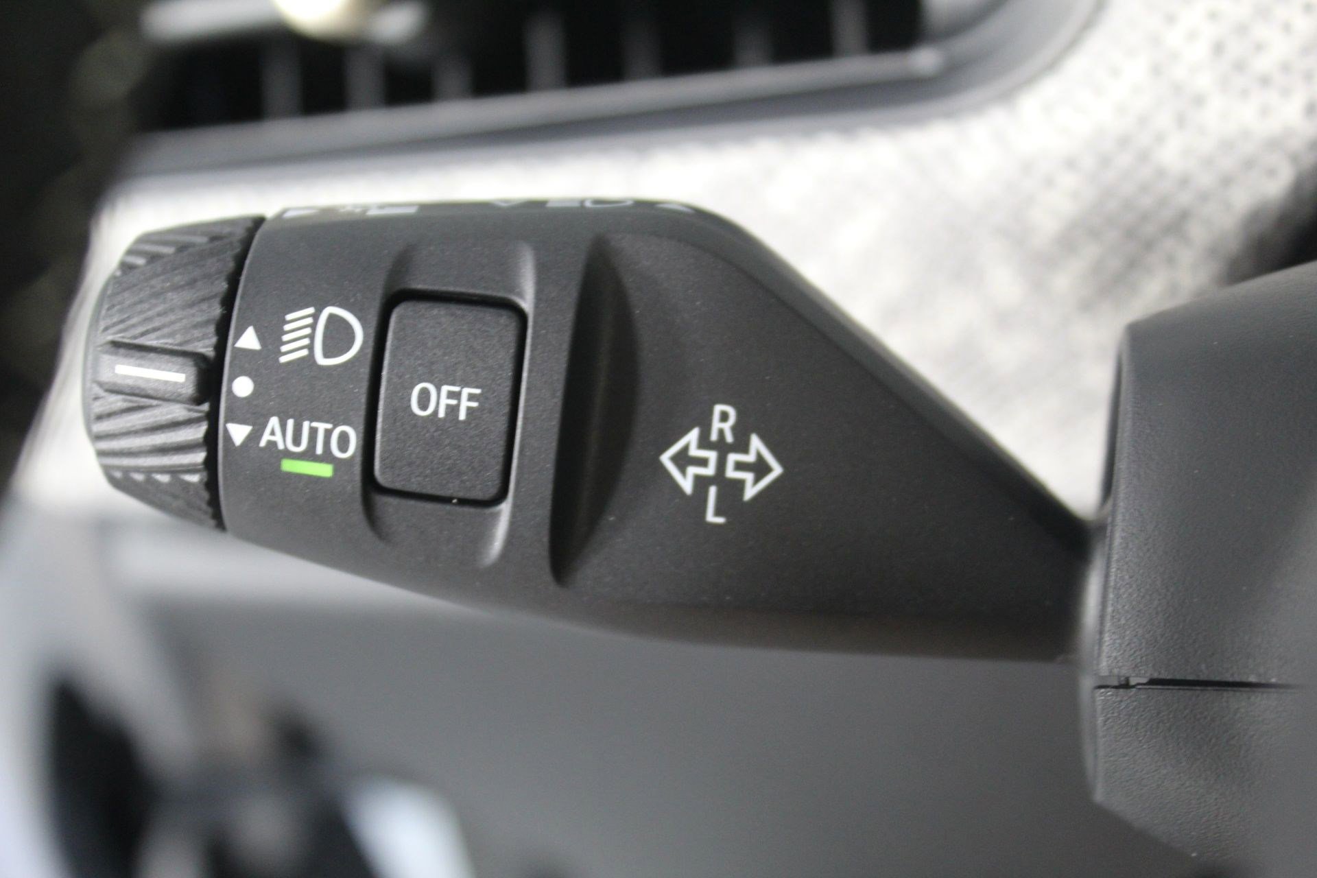 Certified 2025 MINI Cooper S image 32