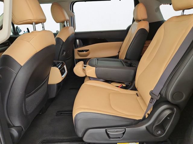 Used 2024 Kia Carnival EX FWD image 22