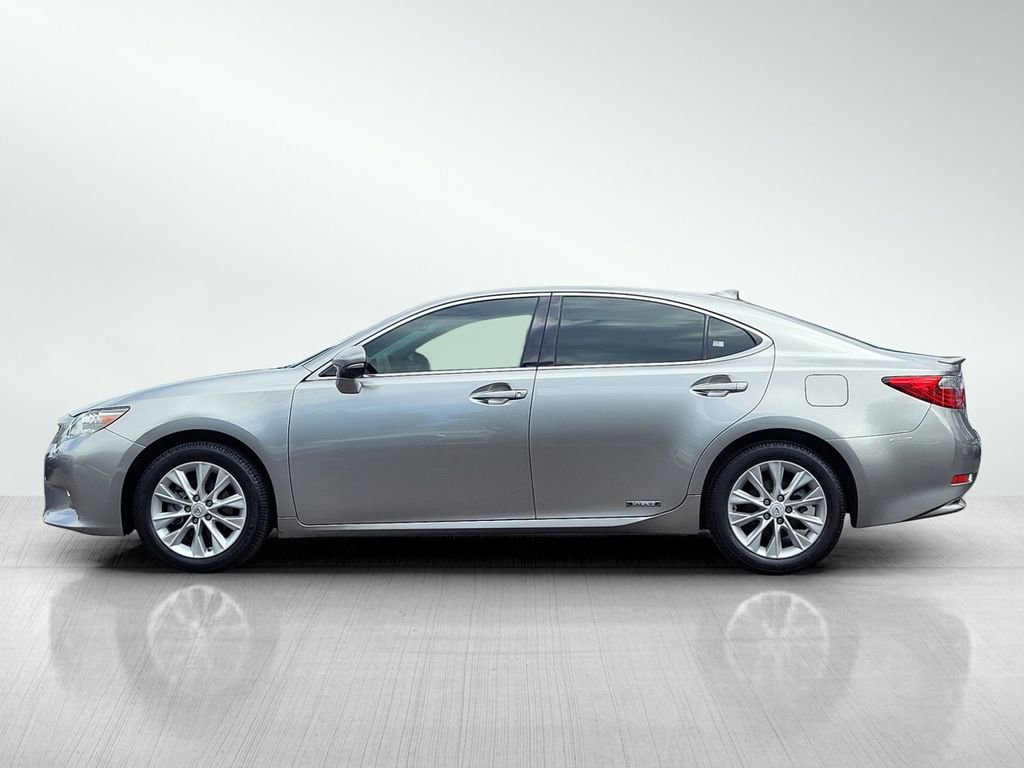 Used 2015 Lexus ES 300h w/ Navigation System Package image 7