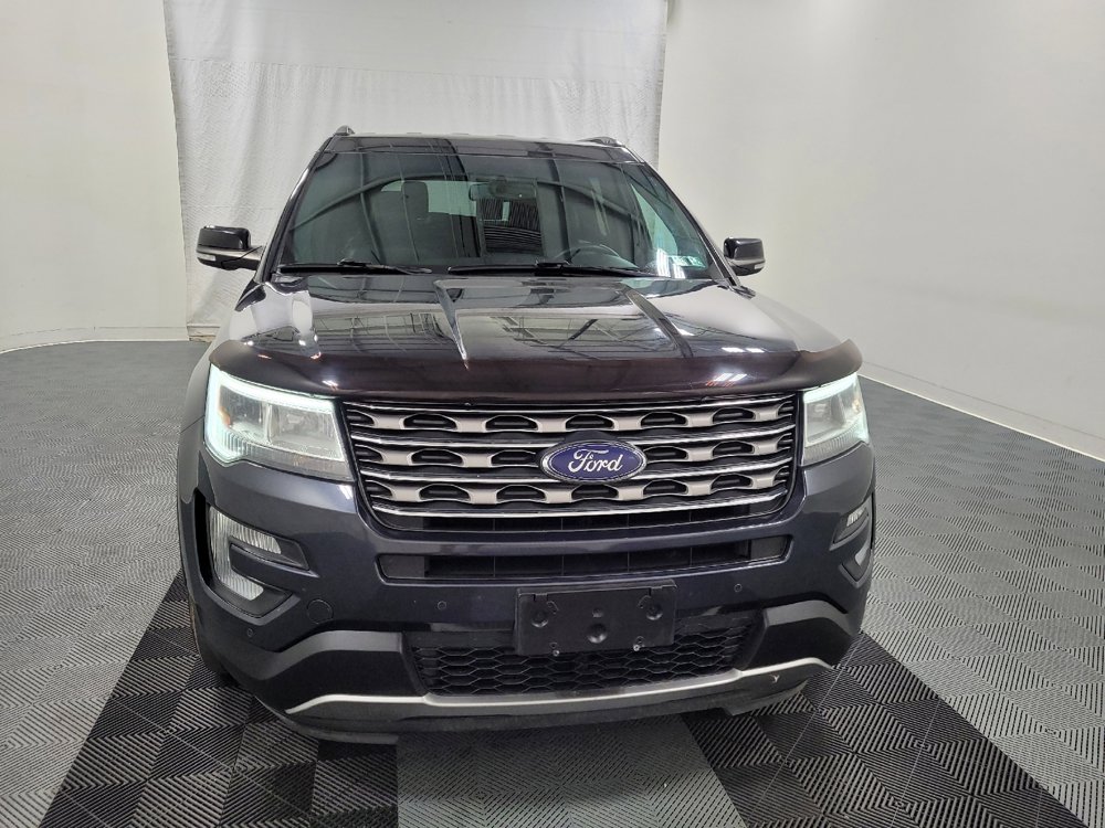 Used 2017 Ford Explorer XLT w/ Equipment Group 202A AWD/4WD image 14
