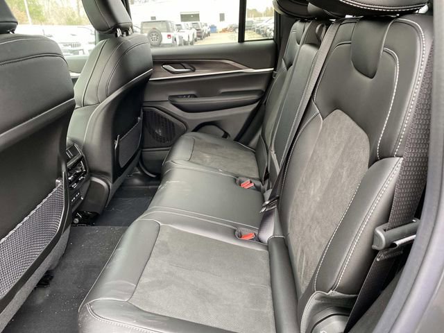 New 2026 Jeep Grand Cherokee Altitude image 7