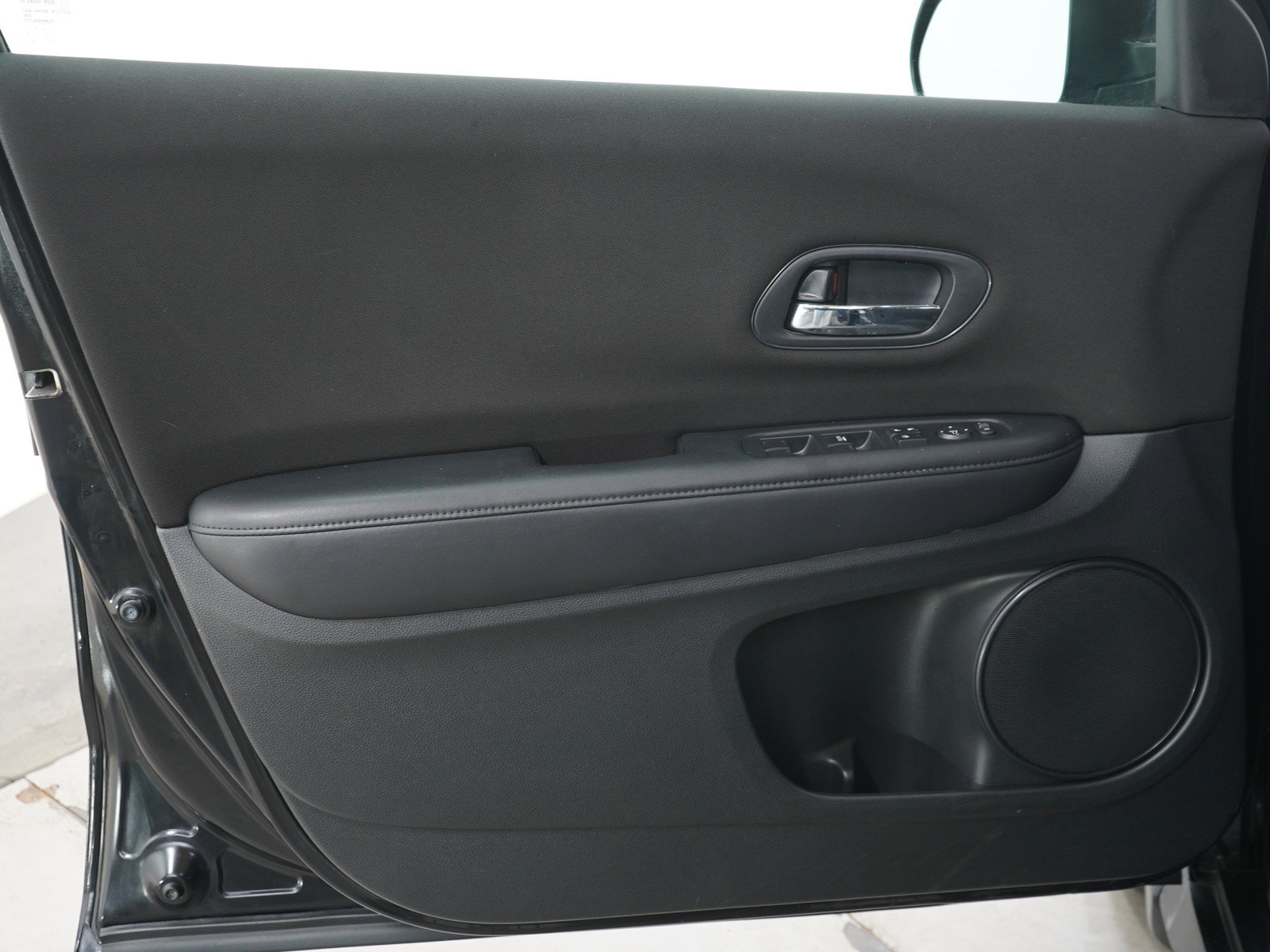 Used 2017 Honda HR-V LX image 19