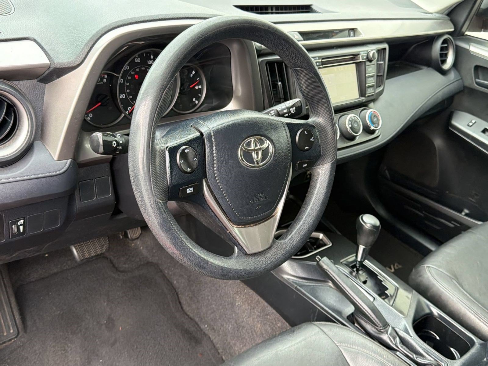 Used 2016 Toyota RAV4 LE FWD image 4
