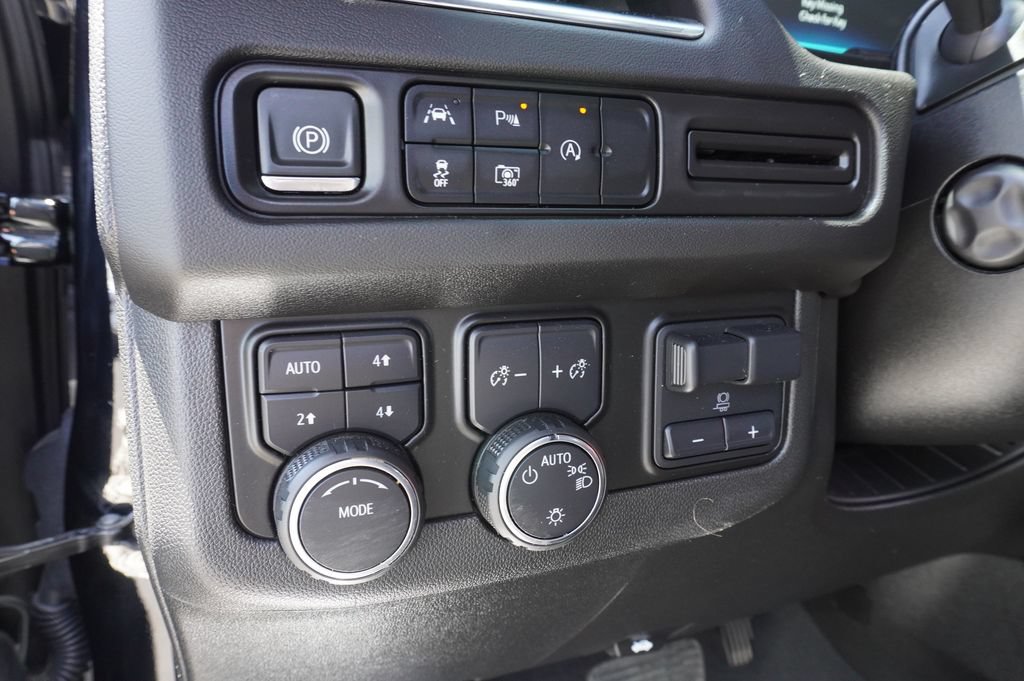 Certified 2023 Chevrolet Suburban RST w/ Sport Performance Package AWD/4WD image 19