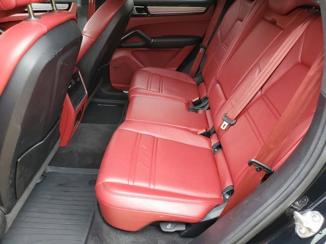 Used 2022 Porsche Cayenne Platinum Edition image 34